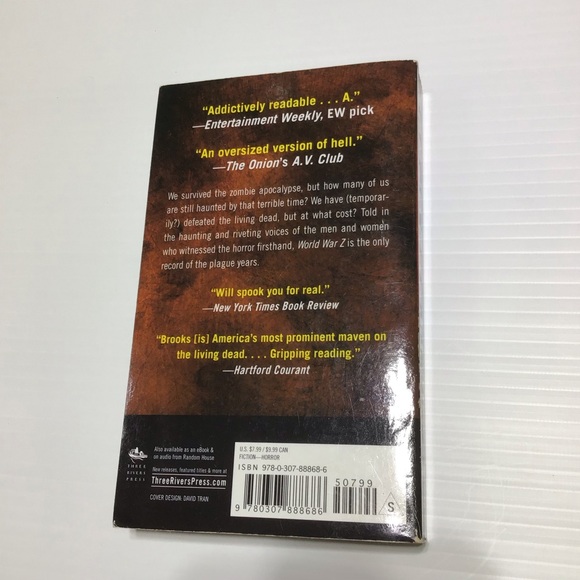 World War Z paperback Max Brooks 1st mass market edition with metallic cover - Picture 4 of 5